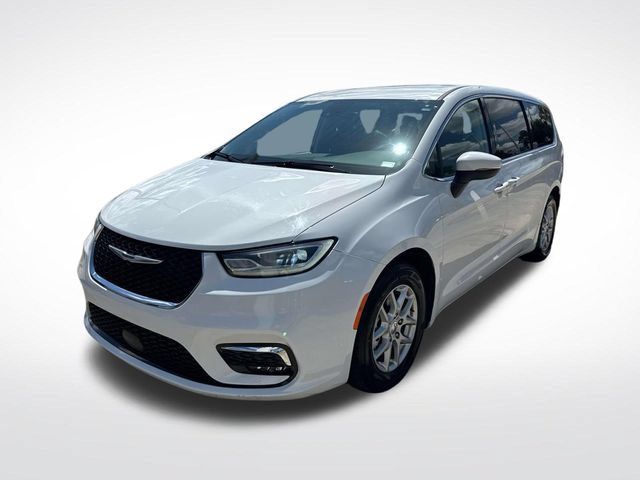 Used 2023 Chrysler Pacifica Touring-L FWD image 3