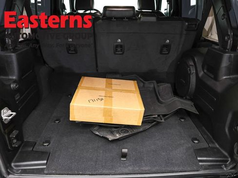 Used 2022 Jeep Wrangler Unlimited Sahara w/ Cold Weather Group AWD/4WD image 9