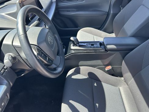 Used 2025 Toyota Prius LE FWD image 13
