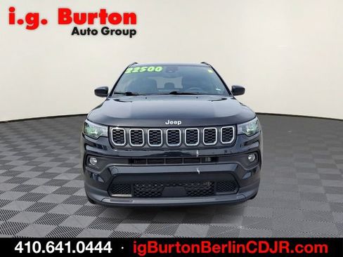 Used 2024 Jeep Compass Latitude AWD/4WD image 2