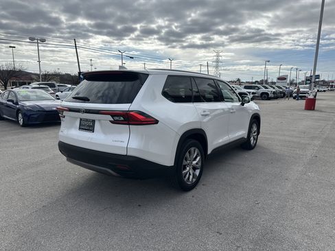 Certified 2024 Toyota Grand Highlander XLE image 5