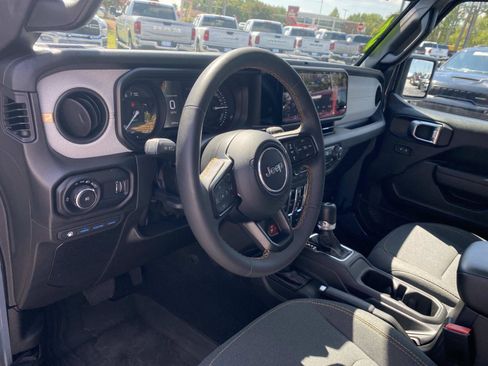 Used 2024 Jeep Wrangler Unlimited AWD/4WD image 26