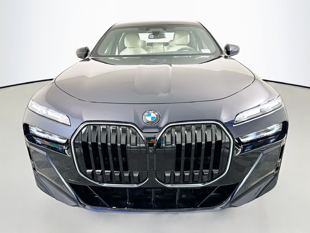 Used 2026 BMW 760i xDrive w/ Executive Package AWD/4WD image 2