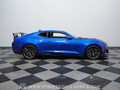 Used 2018 Chevrolet Camaro ZL1 RWD image 15