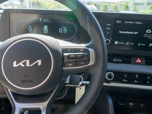 Used 2025 Kia Sportage LX image 19