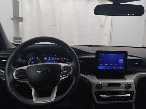 Used 2023 Ford Explorer XLT AWD/4WD image 22