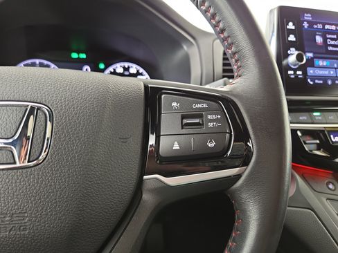 Used 2025 Honda Odyssey Sport-L image 17