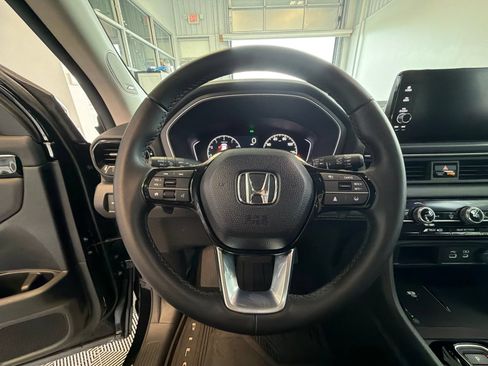 Used 2025 Honda Pilot Touring image 22