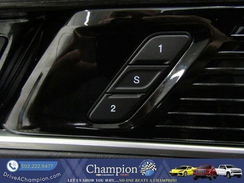 Used 2023 Jeep Wagoneer L Series II AWD/4WD image 28