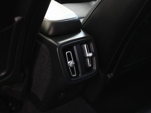 Used 2019 Volvo XC40 T5 Momentum image 23