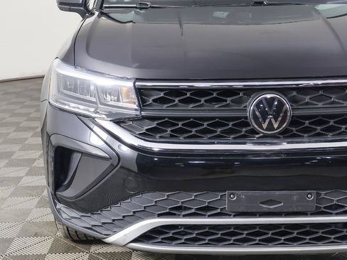 Used 2023 Volkswagen Taos SE w/ Panoramic Sunroof Package image 13