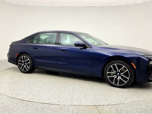 Used 2023 BMW 760i xDrive image 3