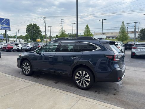Used 2025 Subaru Outback Touring AWD/4WD image 5