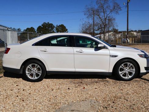 Used 2013 Ford Taurus SEL image 10