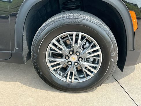 Used 2025 Chevrolet Traverse LT image 10