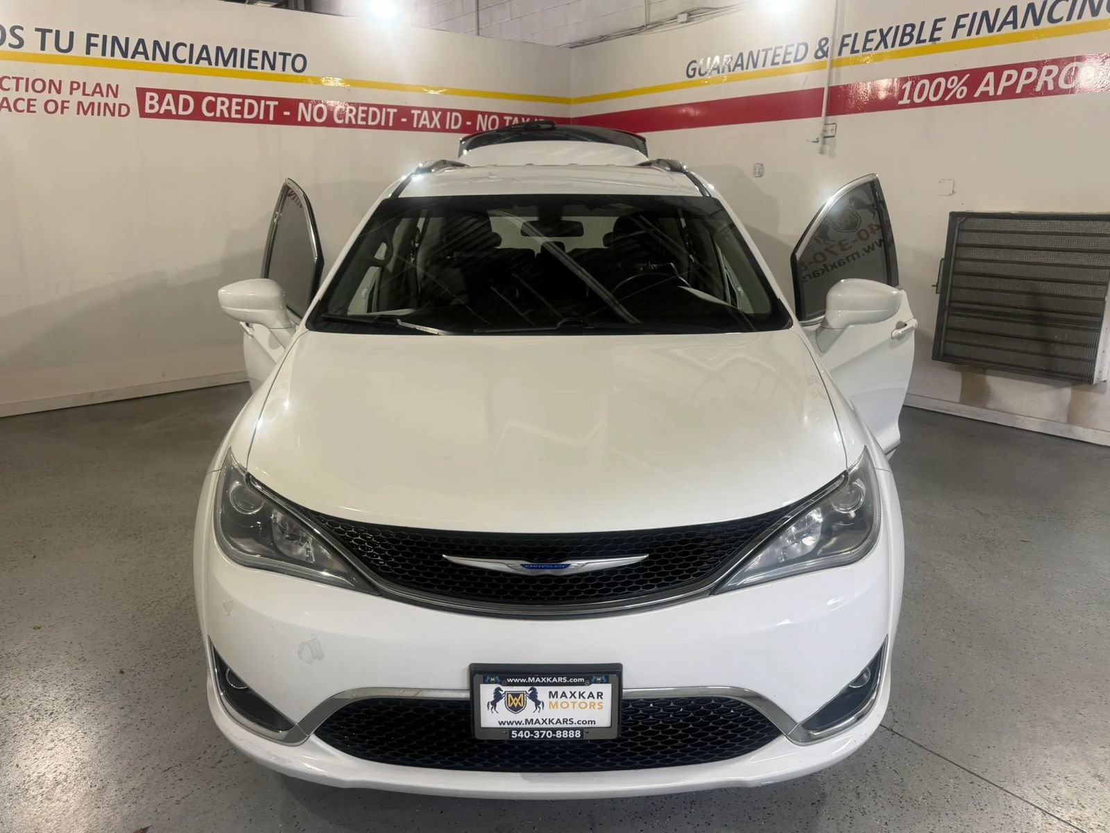 Used 2018 Chrysler Pacifica Touring-L FWD image 13