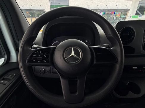 Used 2021 Mercedes-Benz Sprinter 2500 image 19