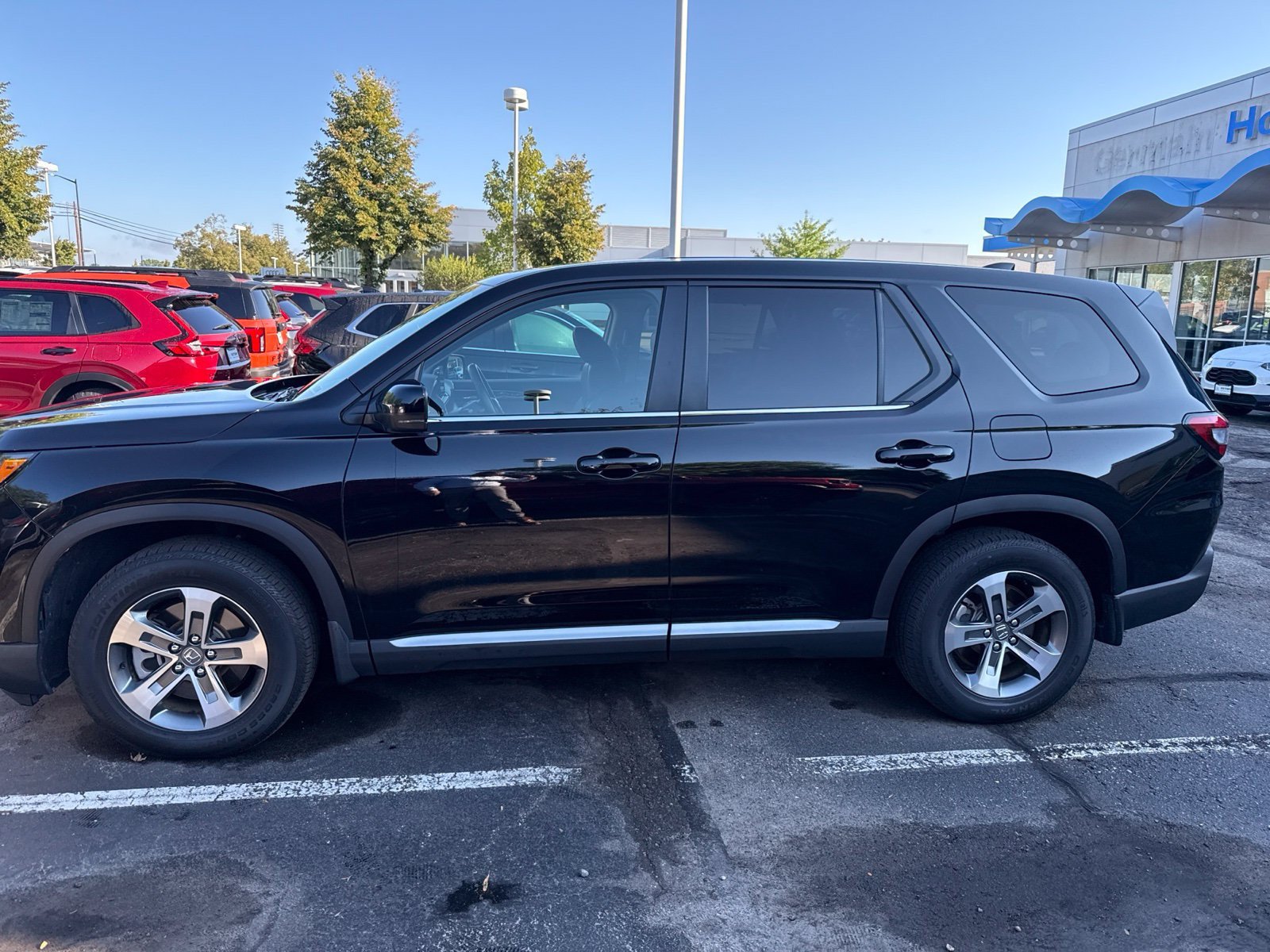 Used 2025 Honda Pilot EX-L image 2