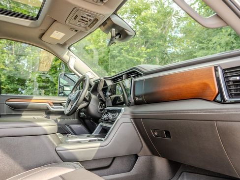 Used 2024 GMC Sierra 2500 Denali w/ Denali Reserve Package AWD/4WD image 35