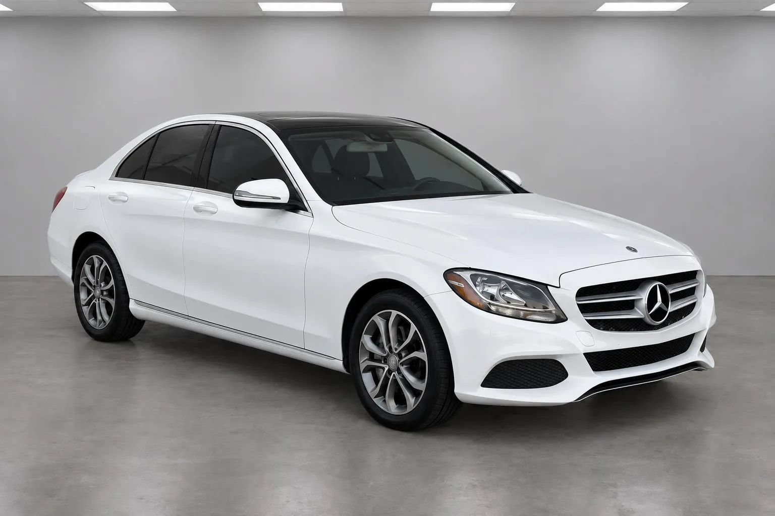 Used 2016 Mercedes-Benz C 300 4MATIC Sedan image 2
