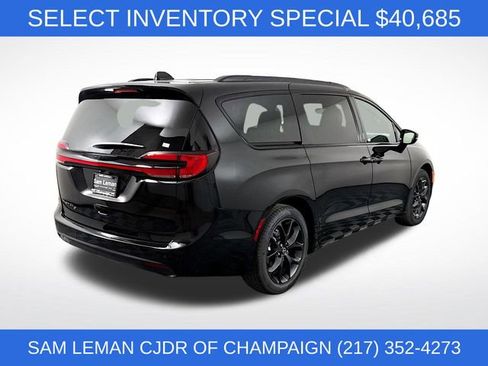 New 2026 Chrysler Pacifica Select w/ S Appearance Package image 7