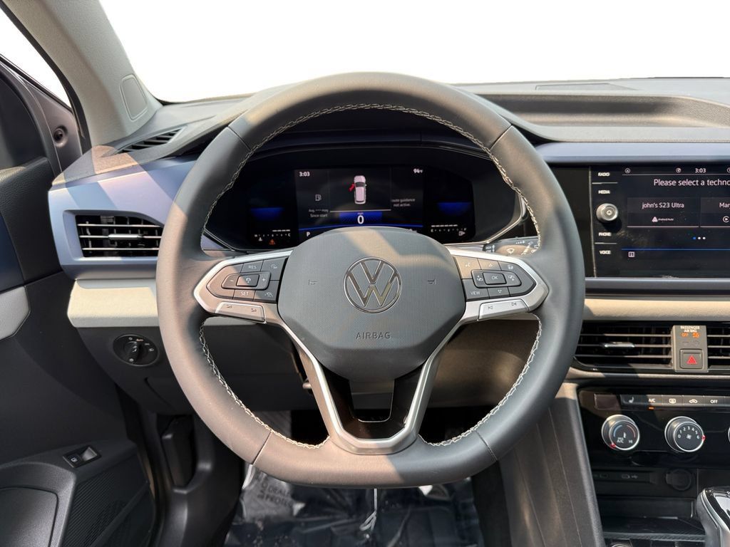 Used 2023 Volkswagen Taos SE w/ Panoramic Sunroof Package FWD image 12