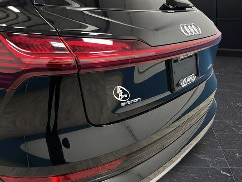 Used 2022 Audi e-tron Premium w/ Towing Package image 36