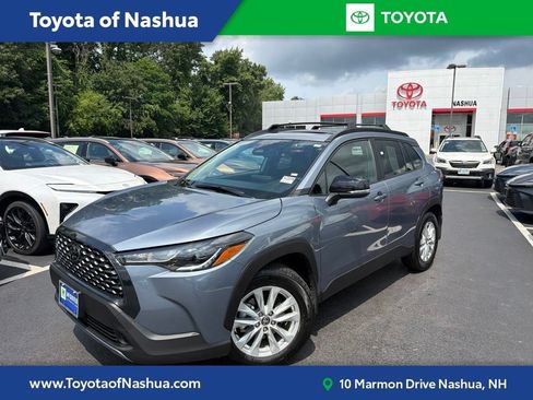 Used 2025 Toyota Corolla Cross LE w/ Moonroof Package AWD/4WD image 1