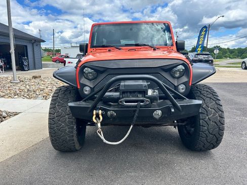 Used 2015 Jeep Wrangler Unlimited Rubicon w/ Dual Top Group AWD/4WD image 3