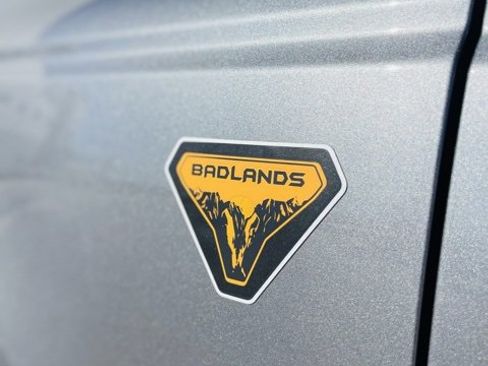 Used 2022 Ford Bronco Badlands image 9
