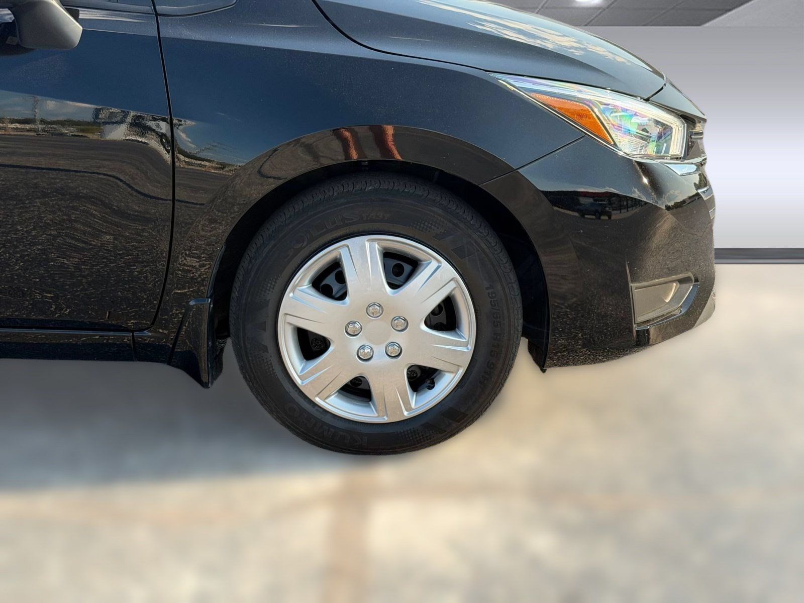 Used 2025 Nissan Versa S w/ Trunk Package FWD image 15