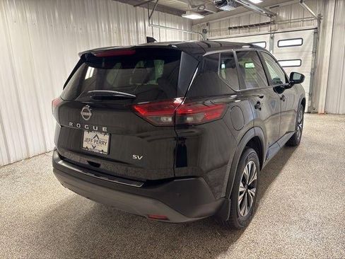Used 2023 Nissan Rogue SV image 4