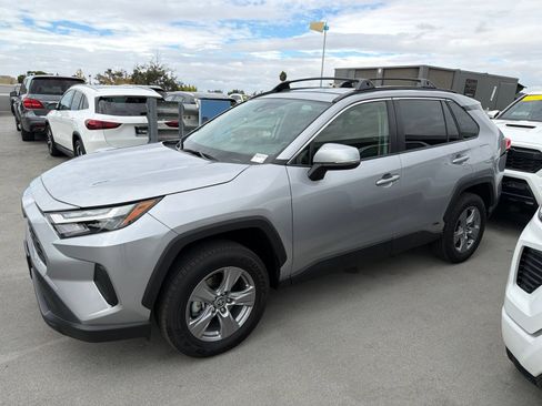 Used 2025 Toyota RAV4 LE AWD/4WD image 1