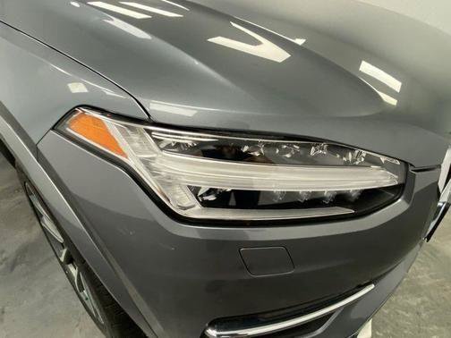 Used 2017 Volvo XC90 T6 Momentum w/ Vision Package AWD/4WD image 11