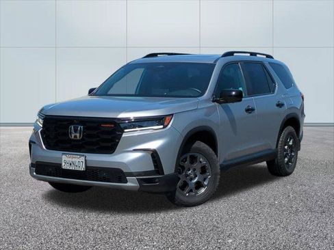 Certified 2023 Honda Pilot TrailSport image 1