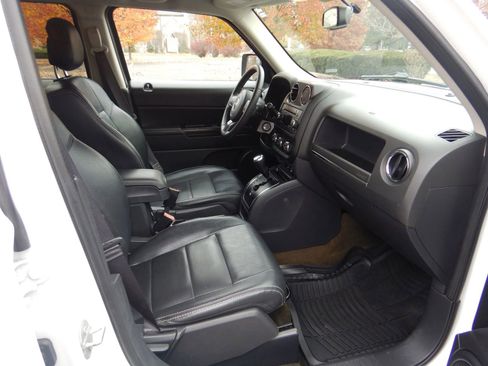 Used 2016 Jeep Patriot High Altitude image 17