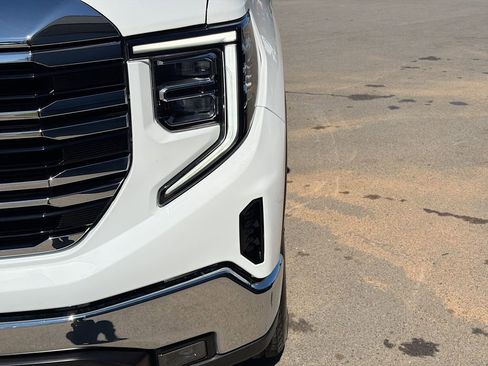 Used 2023 GMC Sierra 1500 SLT w/ SLT Convenience Package image 11