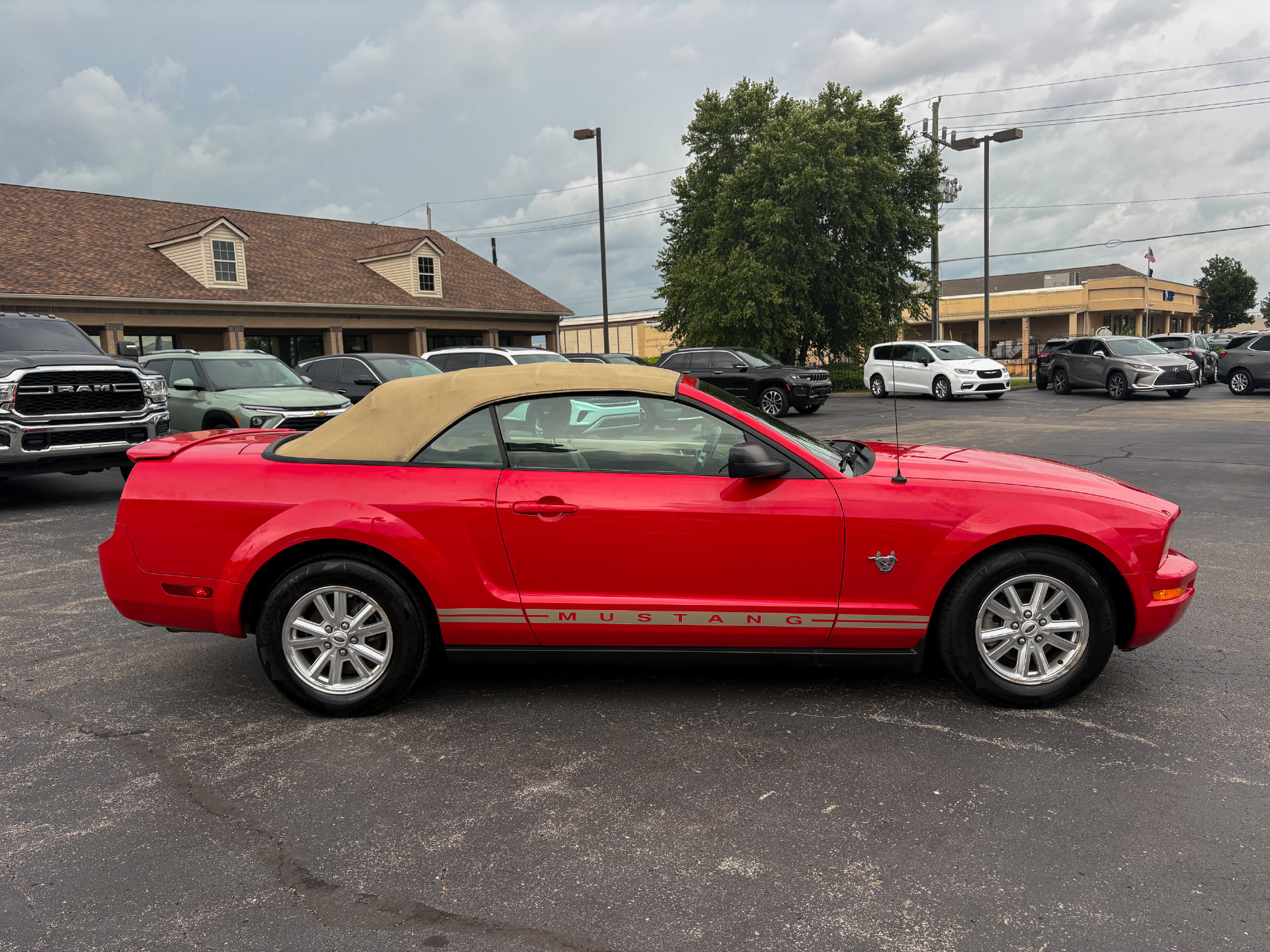 Used 2009 Ford Mustang Convertible RWD image 15