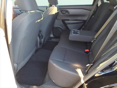 Used 2024 Nissan Rogue S image 7