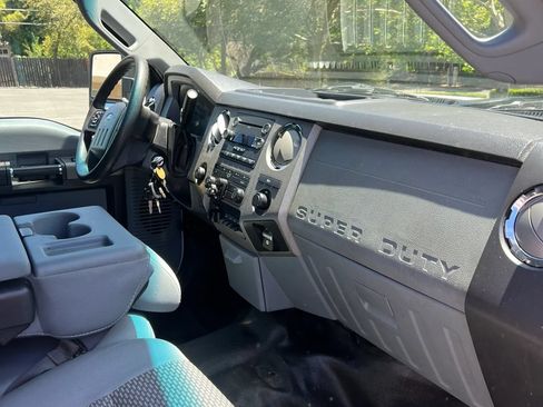 Used 2011 Ford F250 XLT w/ XLT Interior Pkg AWD/4WD image 11