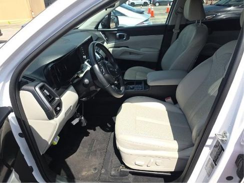 Used 2022 Kia Sorento S FWD image 4