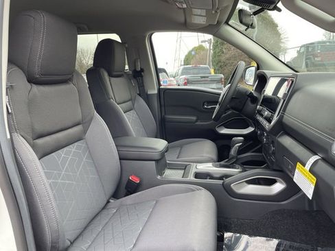 Used 2025 Nissan Frontier SV w/ SV Convenience Package image 18