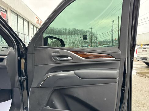 Used 2022 Cadillac Escalade Premium Luxury image 32