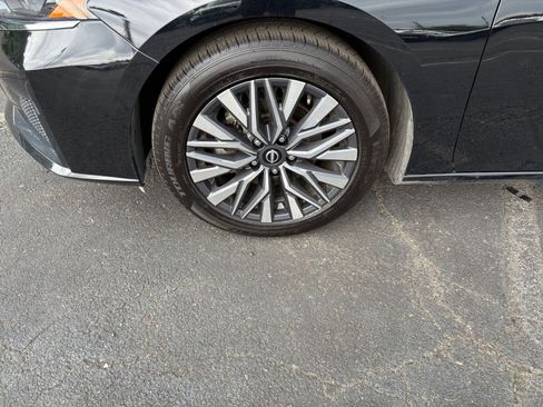 Used 2025 Nissan Altima 2.5 SV FWD image 30