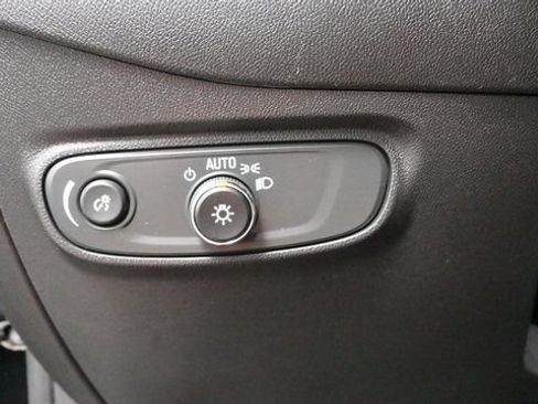 Used 2023 Chevrolet Equinox LT AWD/4WD image 16