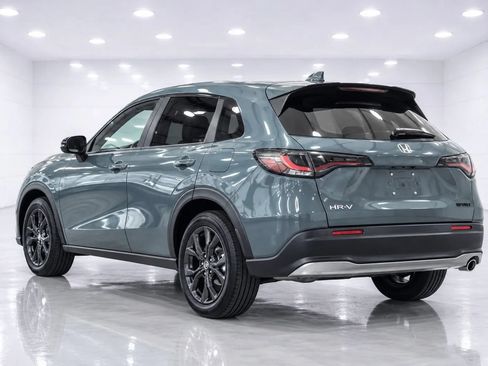 Used 2025 Honda HR-V Sport image 3