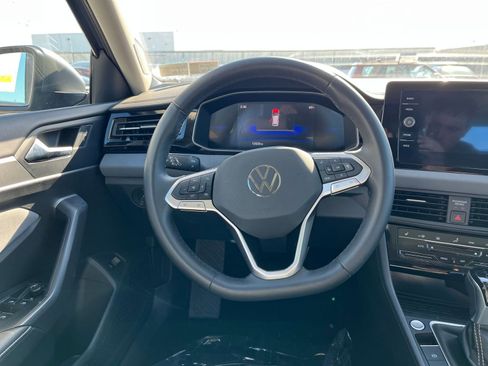 Used 2025 Volkswagen Jetta SE image 27