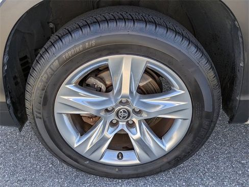Used 2019 Toyota Highlander Limited image 12