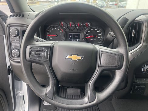 Used 2025 Chevrolet Silverado 2500 Custom w/ Custom Value Package image 17