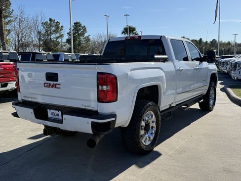 Used 2017 GMC Sierra 2500 Denali w/ Duramax Plus Package image 5